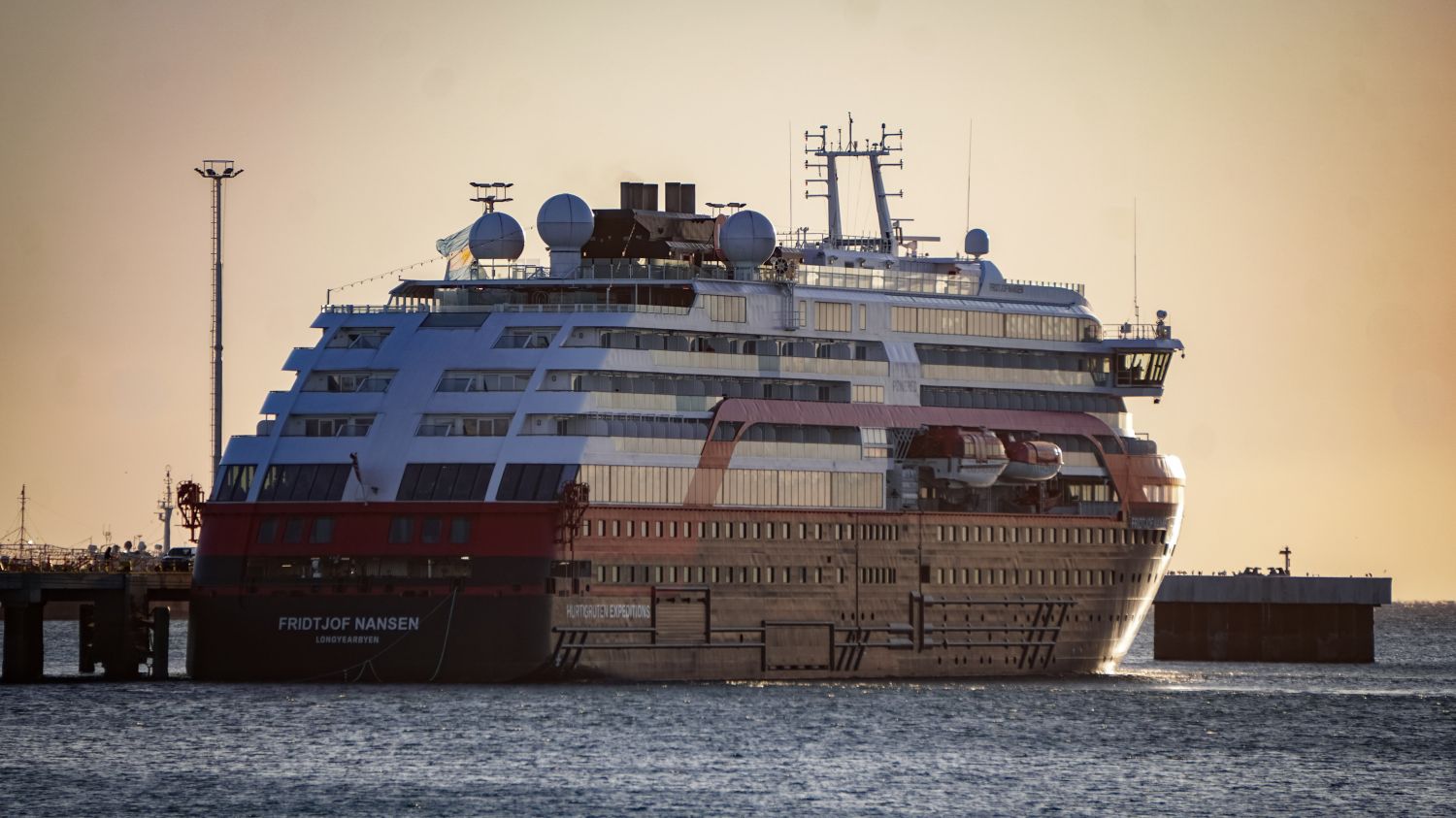 Lleg Por Primera Vez A Puerto Madryn El Moderno Crucero Fridtjof