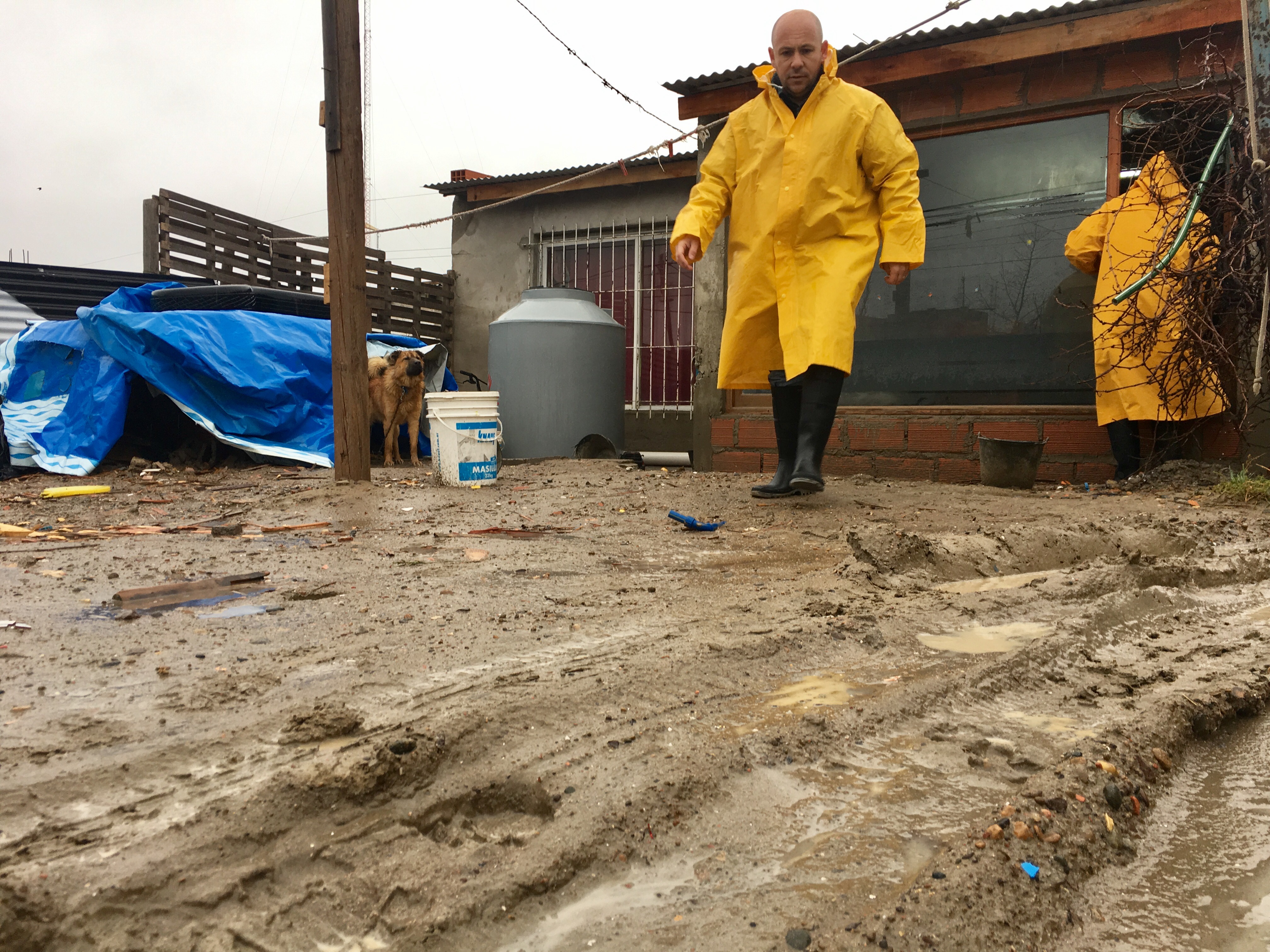 Sastre recorrió las zonas afectadas por el temporal en Madryn