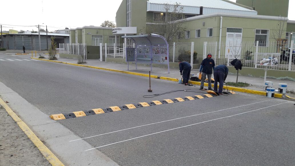 Continúa la colocación reductores de velocidad