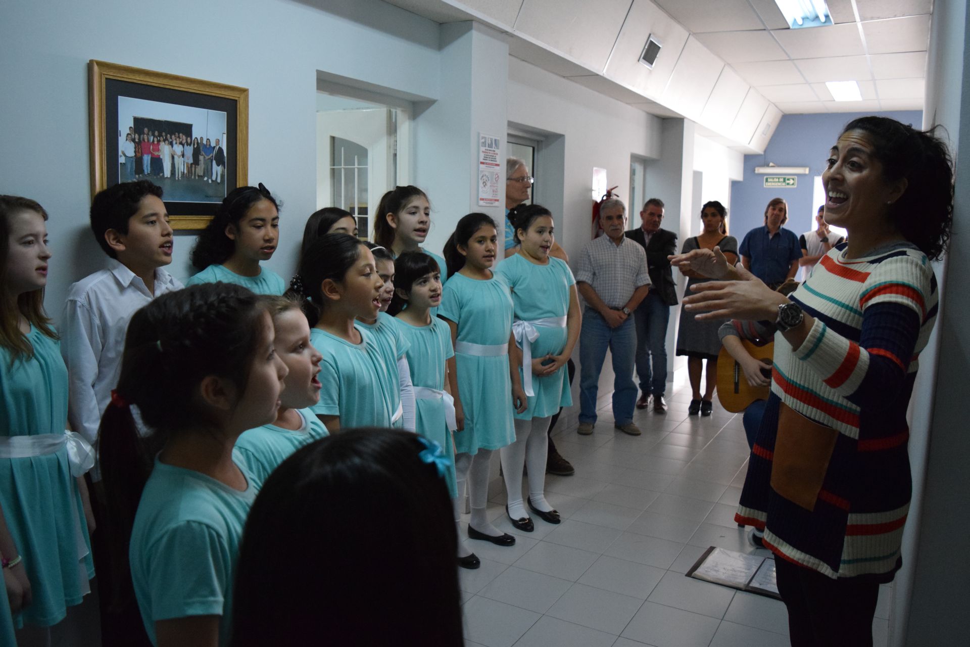 El Coro Municipal del Niños entonó sus canciones en el Concejo Deliberante