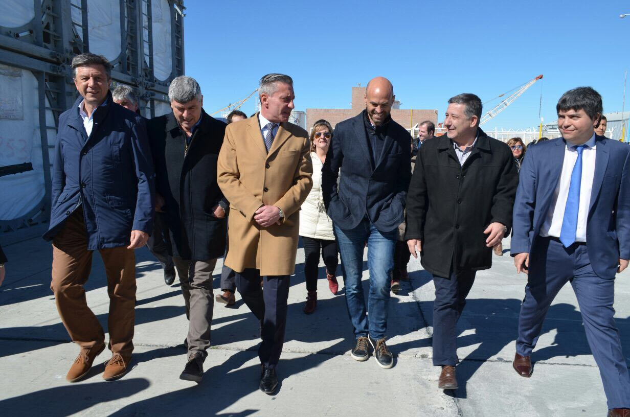 Arcioni recorrió junto a funcionarios nacionales y  provinciales las obras del Puerto de Comodoro Rivadavia