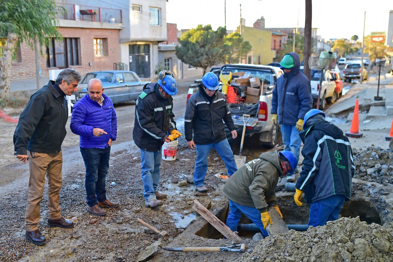 Ricardo Sastre recorrió el avance de las obras que se están llevando a cabo en los primeros barrios de Madryn