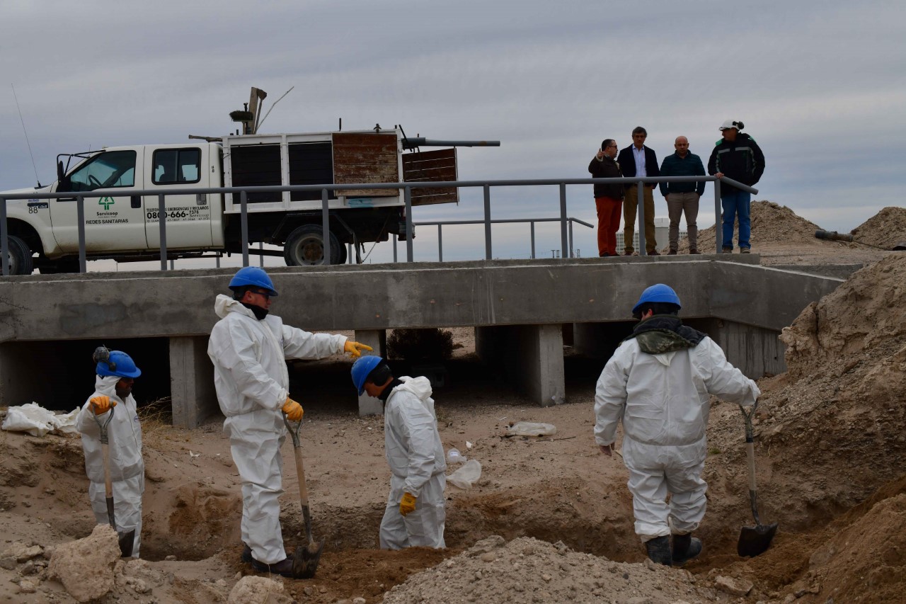 Recorrida por la obra que dará agua potable a 208 familias