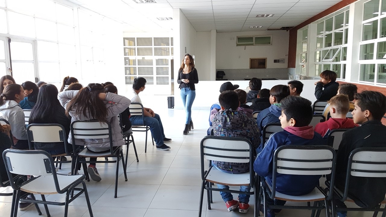 La Delegada del INADI en Chubut visitó dos escuelas de Dolavon