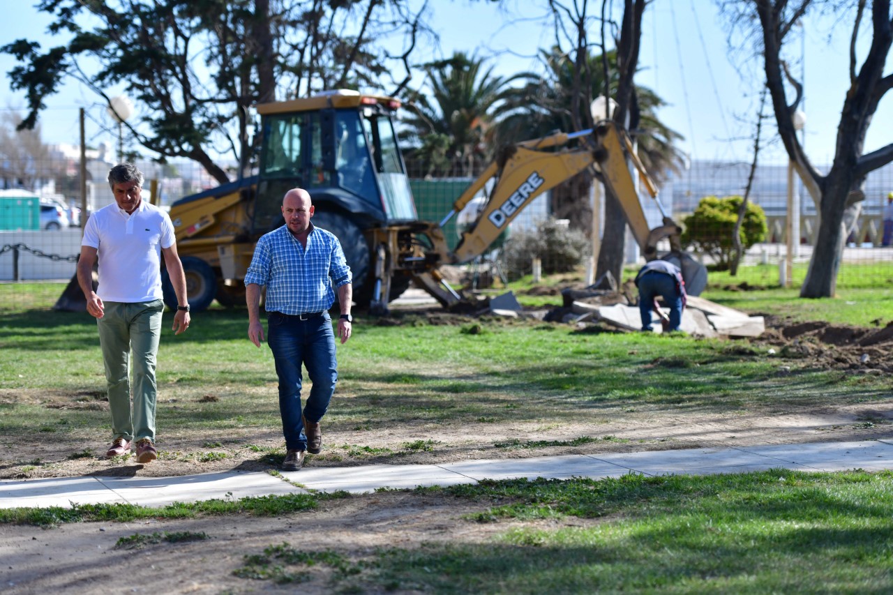 Sastre destacó la revalorización del frente costero con el nuevo paseo de artesanos