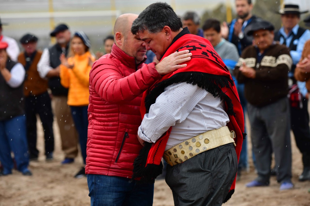 FIESTA DEL CORDERO: SASTRE DEJÓ INSTAURADO EL NOMBRE DE “ALEJANDRO LEIVA” PARA EL CAMPO DE JINETEADA