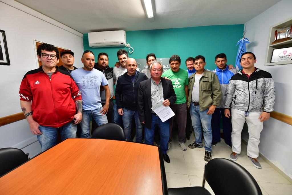 SASTRE CON LOS VETERANOS QUE VIAJARÁN AL NACIONAL DE FÚTBOL EN LA PAMPA