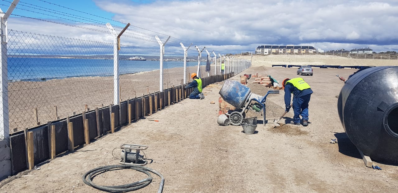 CONSTRUCCI ÓN  MURETE  PLAZOLETA  SUR  B MUELLE STORNI