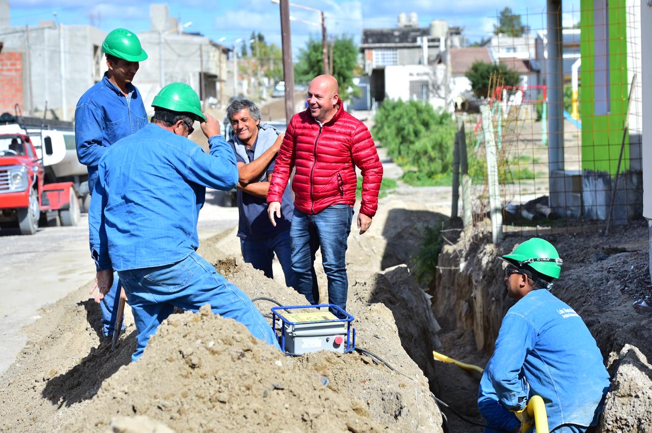 SASTRE RECORRIÓ OBRAS DE GAS QUE EJECUTA EL MUNICIPIO EN LA ZONA OESTE