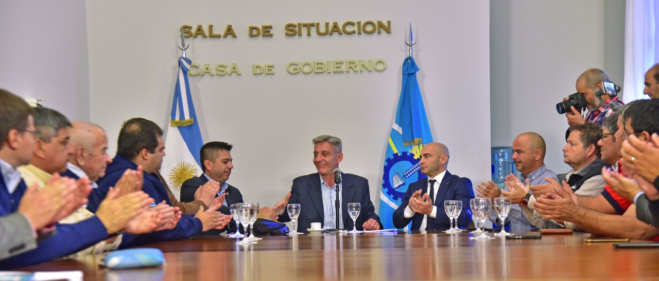 ARCIONI SALDÓ UNA DEUDA HISTÓRICA CON LOS BOMBEROS VOLUNTARIOS DE CHUBUT