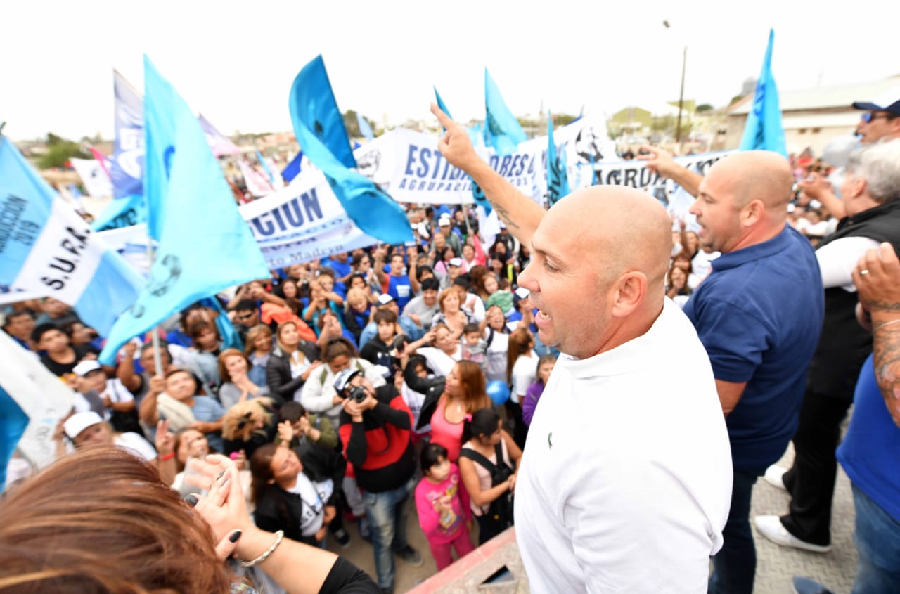 Frente a una gran multitud, candidatos políticos cerraron su campaña electoral. Vecinos y gremios ovacionaron y demostraron el “acompañamiento” a la fórmula de Gustavo y Ricardo Sastre