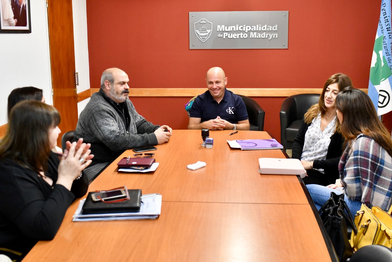 Ricardo Sastre firmó convenios con la Escuela Provincial Nº 7701 secundaria para adultos