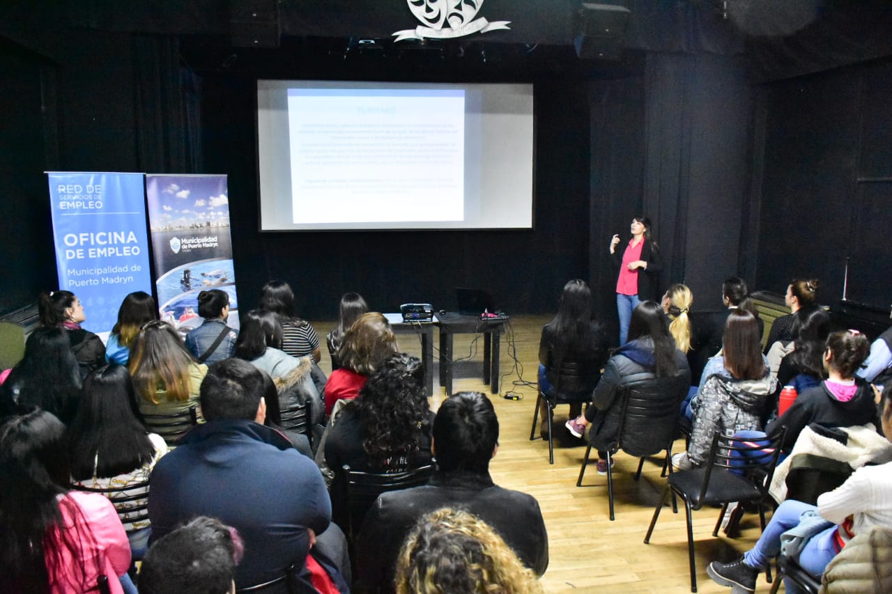 Se llevó a cabo una charla dirigida a los jóvenes que son parte del programa “Más y Mejor Trabajo”