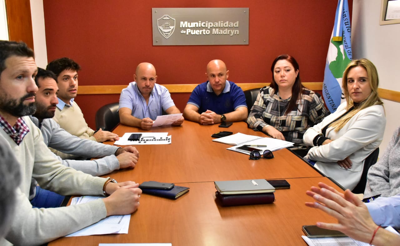 Ricardo y Gustavo Sastre, reunieron hoy a funcionarios del Gabinete actual y del próximo