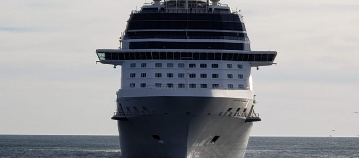 Arribó el “Celebrity Eclipse” uno de los cruceros más lujosos y grandes del mundo