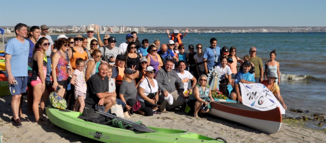 El Madryn Kayak Club organiza una novedosa procesión en honor a la Virgen