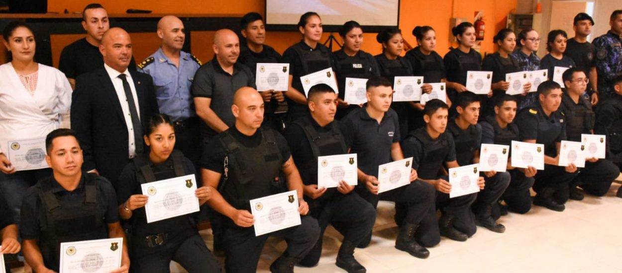 Entrega de certificados de aprobación del Curso Operador de Escudo Policial