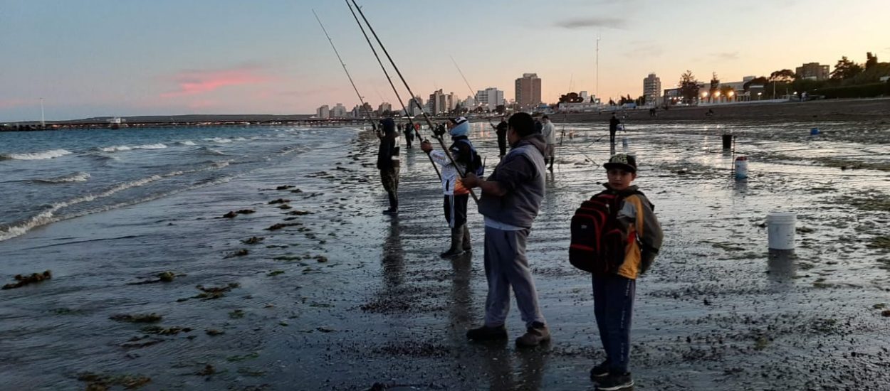 Concurso de pesca nocturno en la costa de Puerto Madryn