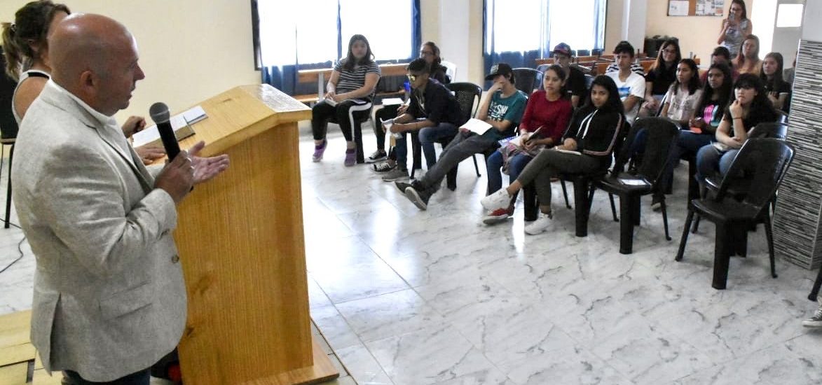 Gustavo Sastre visitó la Asociación  JUCUM