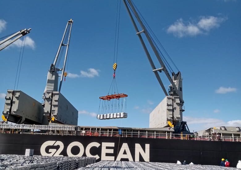 El Buque HOLLY ARROW se encuentra operando en el Muelle Almirante Storni