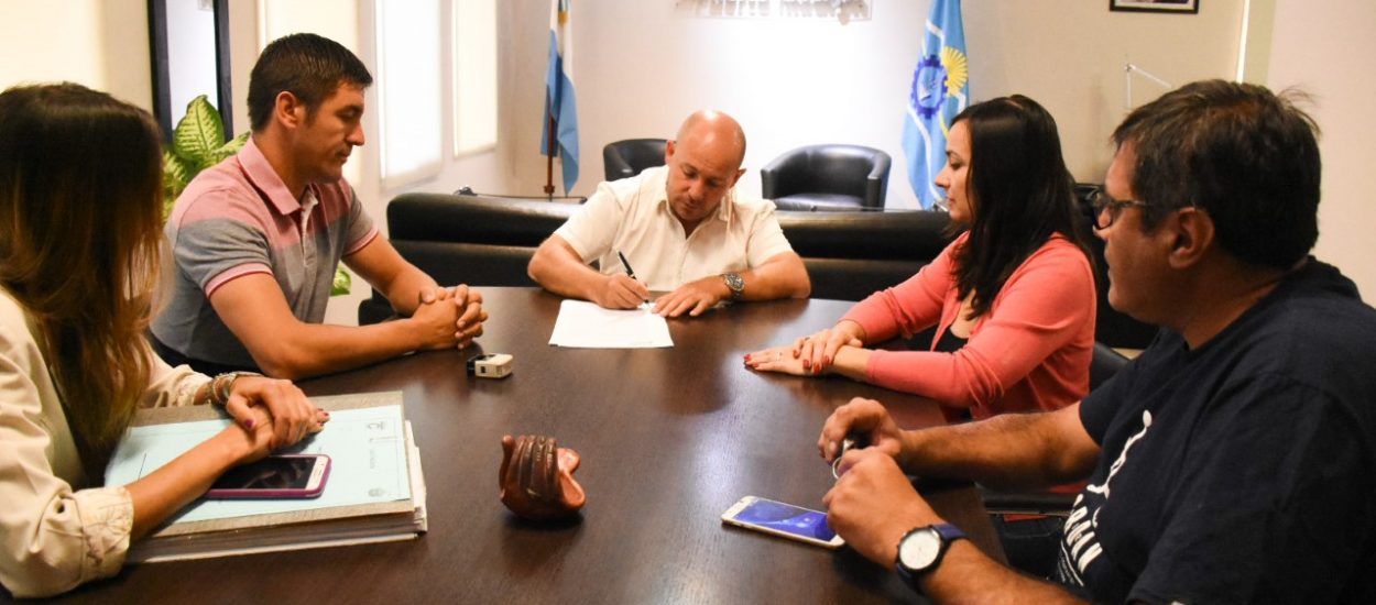 Gustavo Sastre firmó el inicio de obra para la ampliación del Centro de Primera Infancia