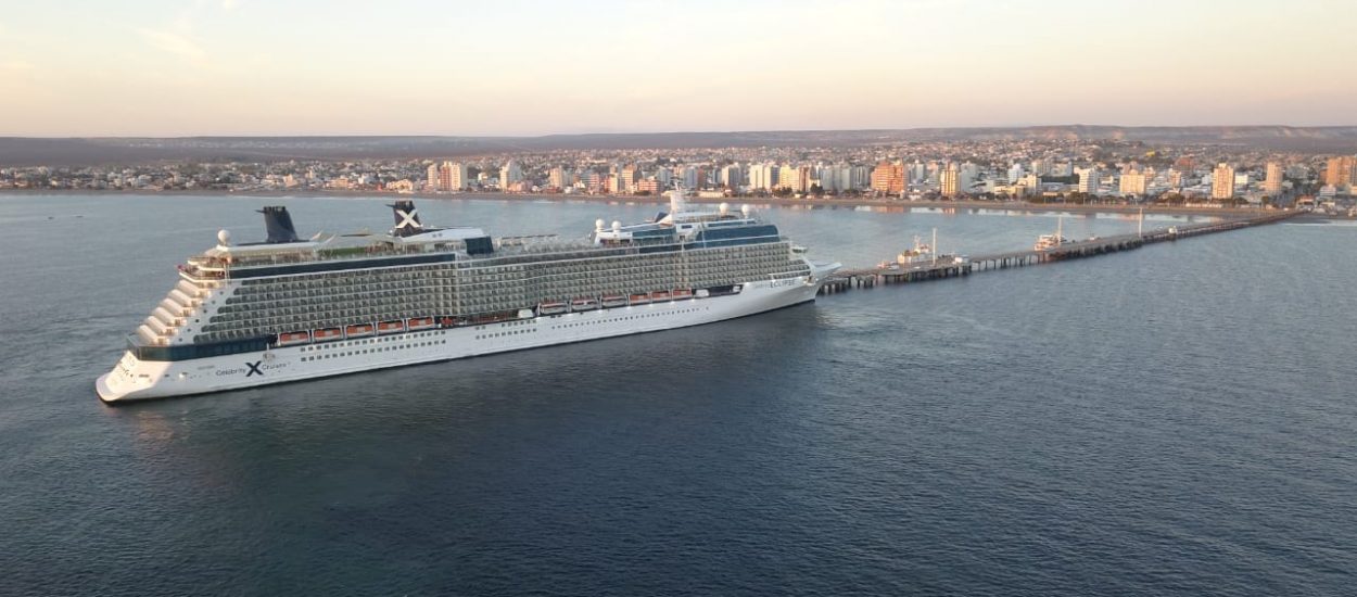 Amarró en el muelle Comandante Luis Piedra Buena el crucero Celebrity Eclipse