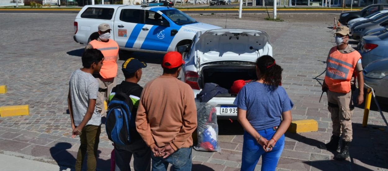 Circulaban 4 personas por el Boulevard Brown sin justificación