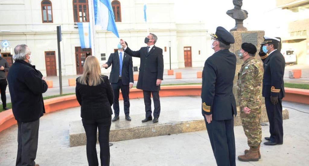 ARCIONI PARTICIPÓ DEL ACTO POR EL 210º ANIVERSARIO DE LA REVOLUCIÓN DE MAYO EN COMODORO RIVADAVIA