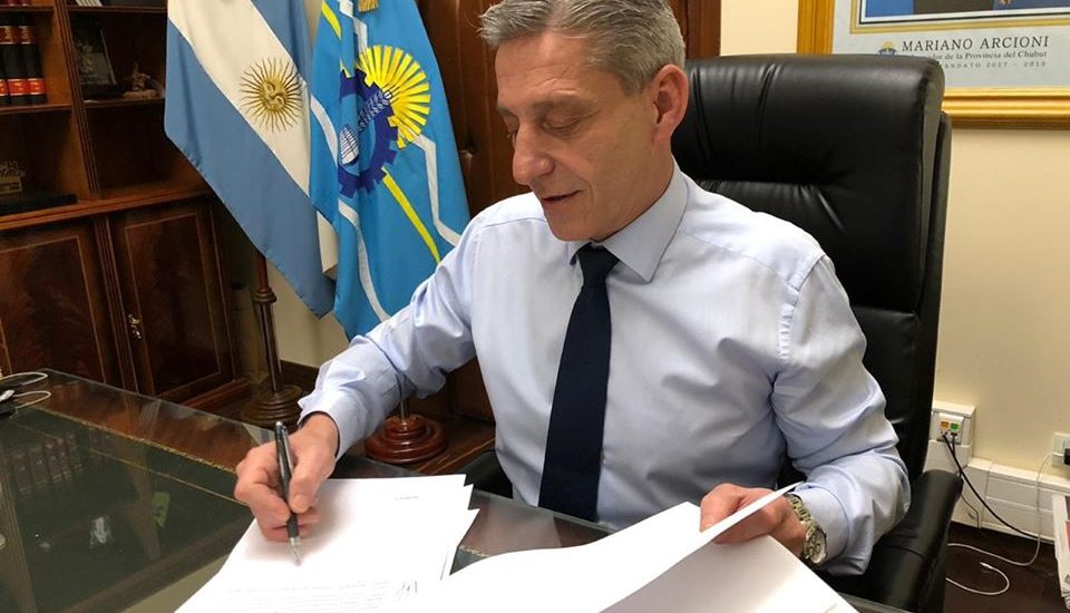 ARCIONI FIRMÓ LA ADHESIÓN DE CHUBUT AL PROGRAMA ARGENTINA CONSTRUYE QUE INVERTIRÁ DE 29 MIL MILLONES DE PESOS EN TODO EL PAÍS