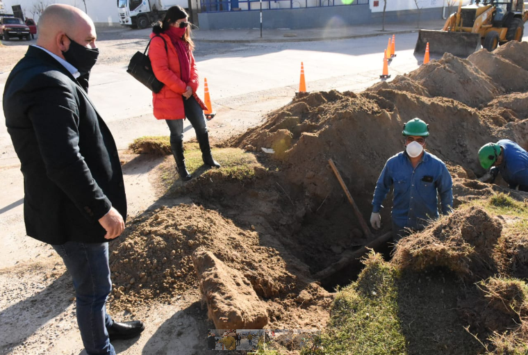 “AVANZA A BUEN RITMO LA OBRA DE ADECUACIÓN DE LA RED DE GAS NATURAL EN EL BARRIO PROVINCIAS UNIDAS”