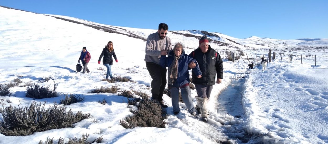 OPERATIVO EN CUSHAMEN: RESCATARON A TRES ABUELOS EN LA ZONA DE EL TROPEZÓN