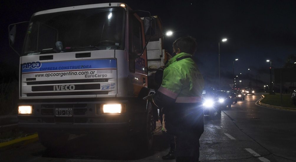 CON PROTOCOLOS SANITARIOS Y DE CIRCULACIÓN, CAMIONEROS SURCAN LAS PROVINCIAS EN MEDIO DE LA PANDEMIA