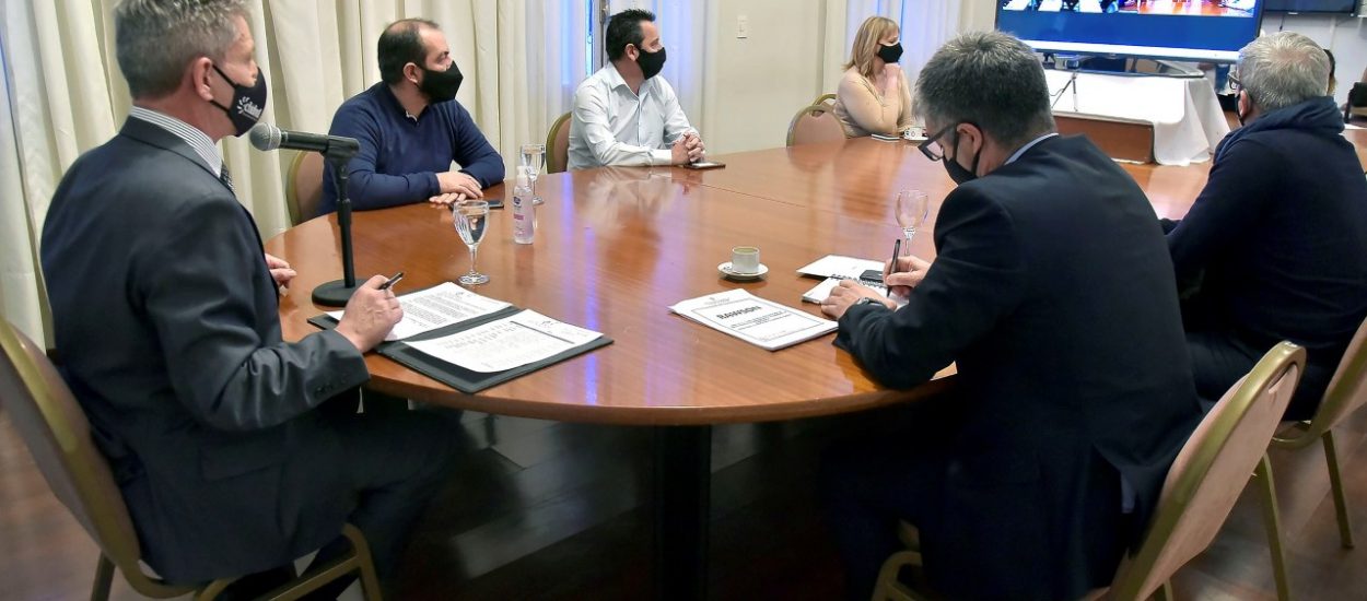 ARCIONI FIRMÓ CON EL ENOHSA UN CONVENIO PARA EJECUTAR OBRAS DE SANEAMIENTO EN 14 LOCALIDADES