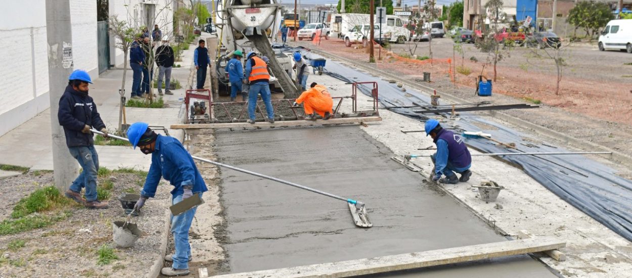 SASTRE DESTACÓ EL AVANCE DE LA OBRA DE PAVIMENTACIÓN DE LA CALLE ESTIVARIZ