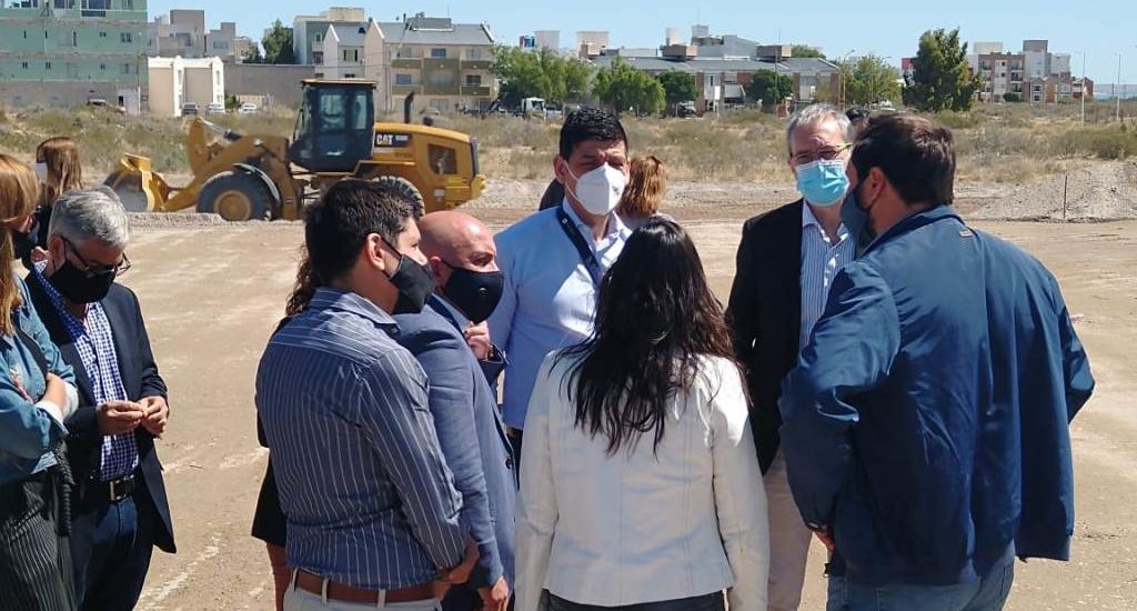 AUTORIDADES NACIONALES, PROVINCIALES Y MUNICIPALES RECORRIERON EL PREDIO DONDE SE INSTALARÁ EL HOSPITAL MODULAR EN PUERTO MADRYN