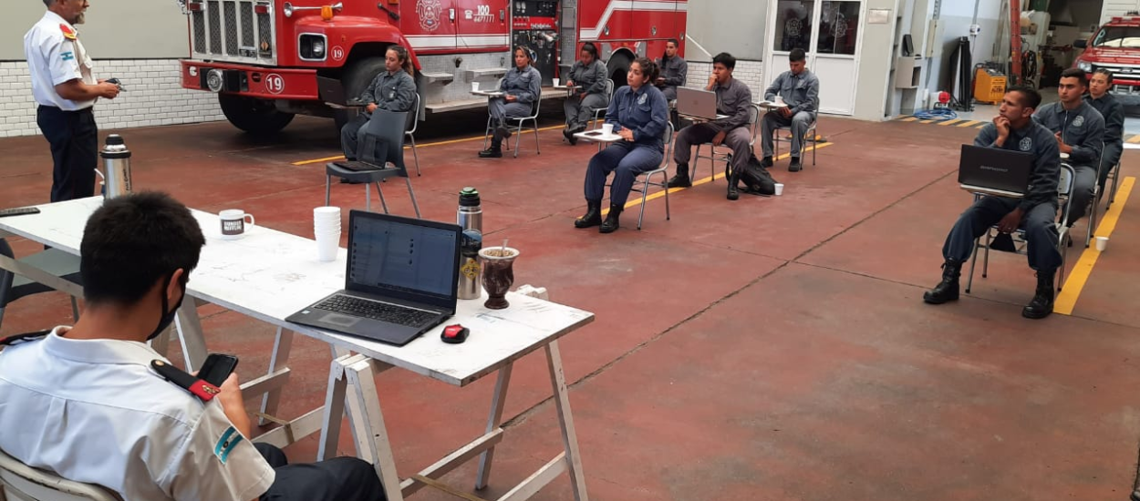 RINDIERON EXAMEN LOS FUTUROS BOMBEROS DE CHUBUT