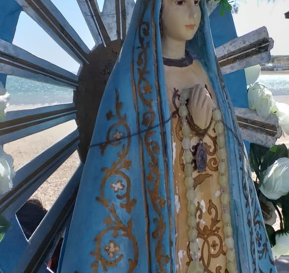 DÍA DE LA PATRONA DE MADRYN: SE RINDIERON HONORES A LA VIRGEN EN LA PLAYA