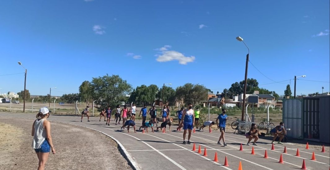 LA ESCUELA MUNICIPAL DE ATLETISMO COMENZÓ LA PRETEMPORADA