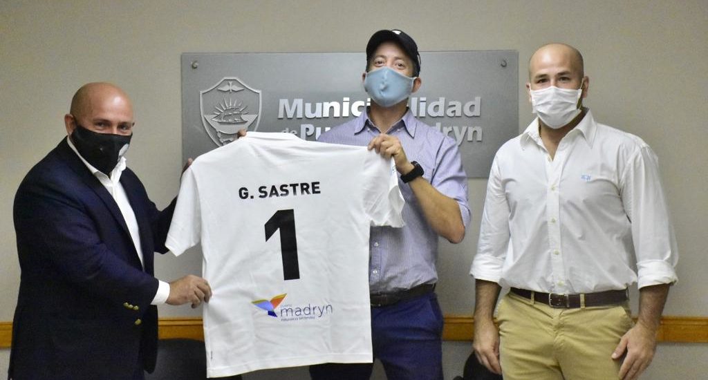 GUSTAVO SASTRE CON LOS ORGANIZADORES DEL PUERTO MADRYN BEACH POLO