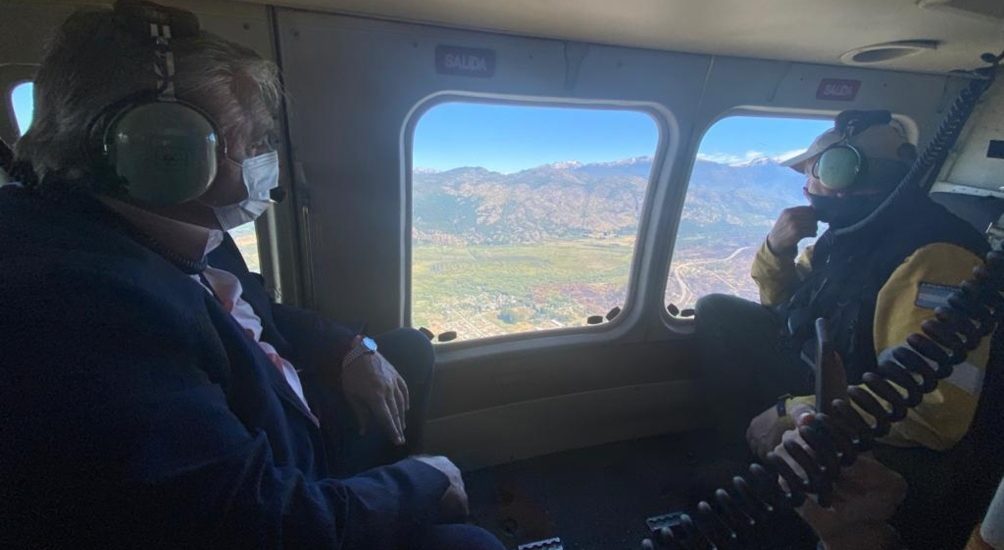 EL PRESIDENTE SOBREVOLÓ LAS ZONAS AFECTADAS POR LOS INCENDIOS EN CHUBUT Y ANUNCIÓ AYUDA PARA LA REGIÓN