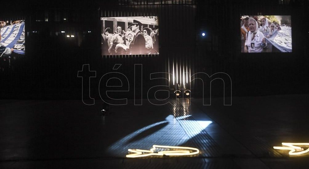 “SIEMPRE ESTÁN”: TÉLAM HOMENAJEÓ A LAS MADRES Y ABUELAS CON UNA INSTALACIÓN EN LA PLAZA DE MAYO