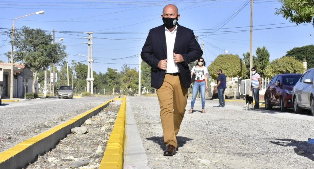 SASTRE INAUGURÓ BULEVARES Y CORDONES CUNETA