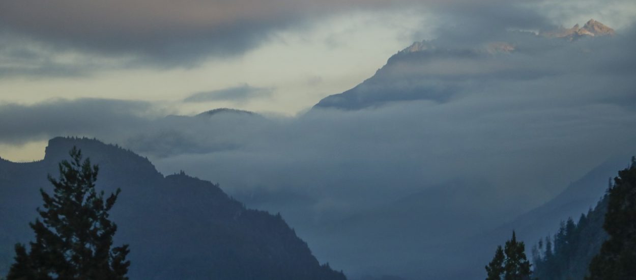 INCENDIOS: EL GOBIERNO PROVINCIAL MANTIENE EL DESPLIEGUE DE RECURSOS PARA EL CONTROL DEL FUEGO EN LA CORDILLERA