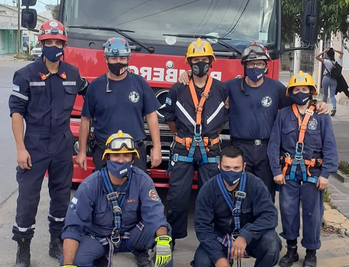 BOMBEROS DE MADRYN SUMAN NUEVOS INTEGRANTES A SU BRIGADA DE RESCATE TÉCNICO CON CUERDAS