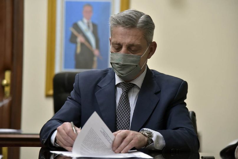 CHUBUT: EL GOBIERNO DICTÓ EL DECRETO QUE RESTRINGE LA CIRCULACIÓN NOCTURNA Y PROHÍBE LAS REUNIONES CON MÁS DE 10 ASISTENTES