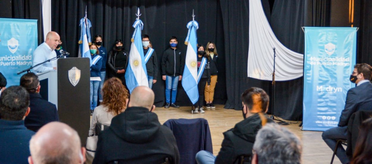 SASTRE: “LA BANDERA ES NUESTRO SÍMBOLO DE UNIDAD Y HOY TENEMOS QUE ESTAR MÁS JUNTOS QUE NUNCA PARA SEGUIR HACIENDO MADRYN DE LA MEJOR MANERA”