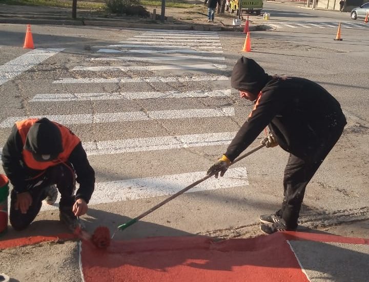 COMENZÓ LA PINTURA DE CORDONES CUNETA EN DOMECQ GARCÍA DESDE FUERTE SAN JOSÉ A NECOCHEA