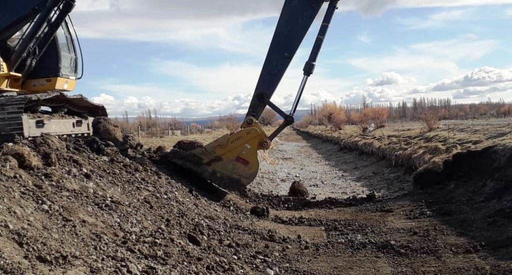 PROVINCIA CONTINÚA CON LAS OBRAS HÍDRICAS EN SARMIENTO