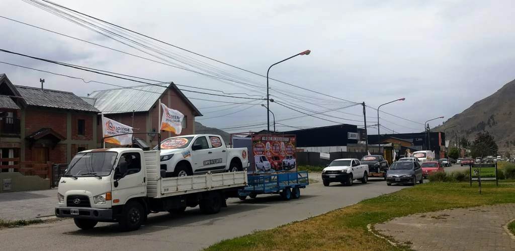 EL SÚPER EXTRAORDINARIO SE PROMOCIONA EN LAS CALLES DE ESQUEL