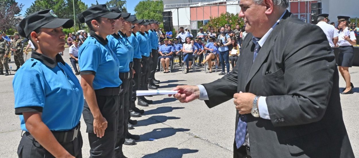 SE REALIZÓ LA CEREMONIA DE EGRESO Y SE SUMAN 157 NUEVOS EFECTIVOS A LA POLICÍA DEL CHUBUT